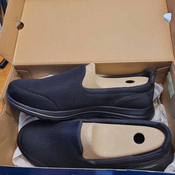 🚺 Ladies Sneakers - Picture 7 of 8